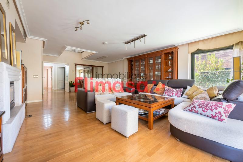 Foto 3ad9d80d-2957-4ccf-86f7-4154b11566d2. Doppelhaus mit heizung parking pool in Castillo-Campodón Villaviciosa de Odón