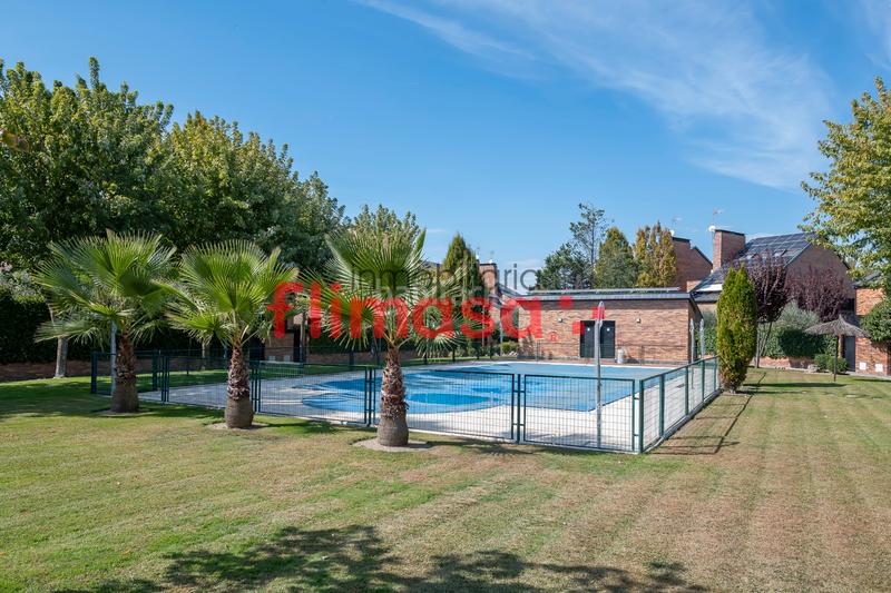 Foto 7a7ad79a-d341-4125-9757-9fad7d32934c. Doppelhaus mit heizung parking pool in Castillo-Campodón Villaviciosa de Odón