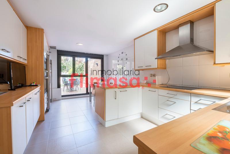 Foto 9d083f5d-9bfb-4a0b-b8d6-e262d315c4e0. Doppelhaus mit heizung parking pool in Castillo-Campodón Villaviciosa de Odón