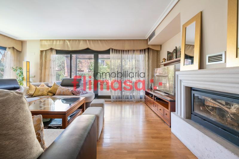 Foto e020bd9a-d6e8-49c4-b838-0ed55f2718ad. Doppelhaus mit heizung parking pool in Castillo-Campodón Villaviciosa de Odón