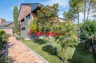 Casa aparellada  Calle de asturias. no cobramos al comprador!