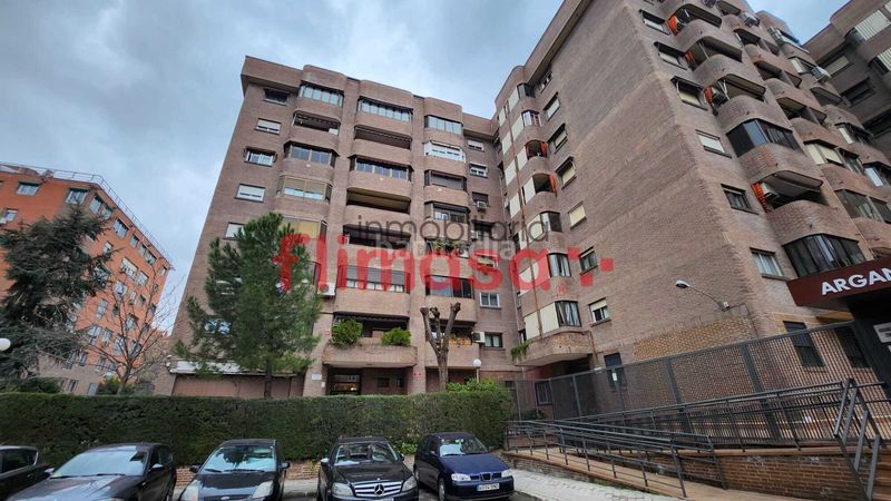 Foto 1d28f677-a66e-4332-946e-6eb632ecc815. Pis amb aparcament a Acacias Madrid