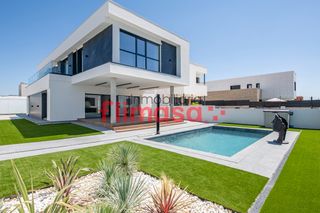 Casa aparellada  Calle vilna. ¡en flimasa no cobramos al comprador!