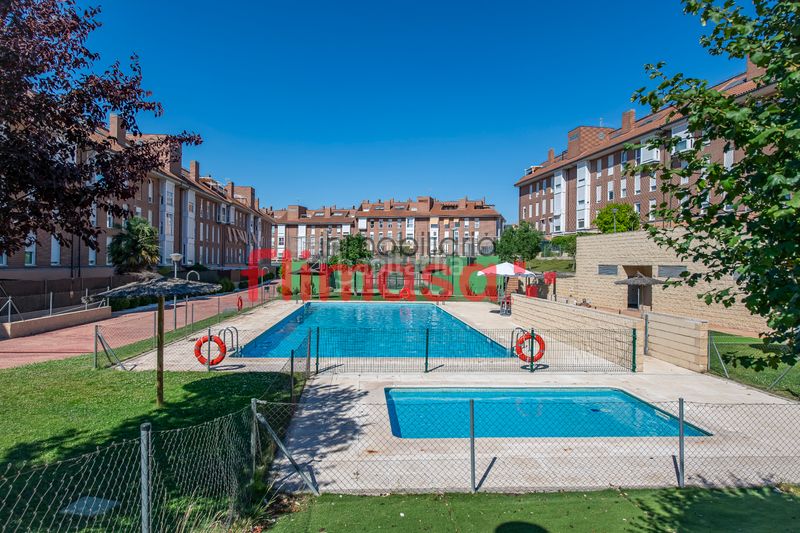 Foto e22703be-d527-4767-8e25-8bf4d9136392. Dúplex amb calefacció aparcament piscina a Urbanización El Mediterráneo Arroyomolinos