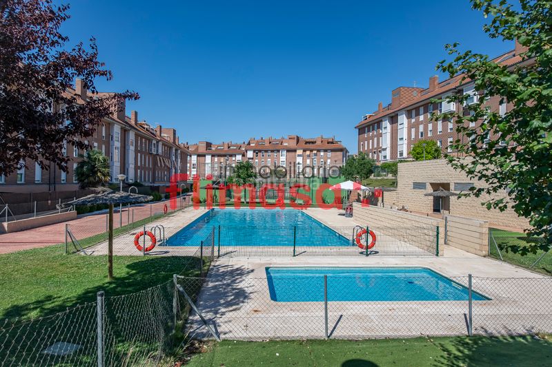 Foto fe48c15f-6ba9-43d2-8bf0-e359e3057d8c. Dúplex amb calefacció aparcament piscina a Urbanización El Mediterráneo Arroyomolinos