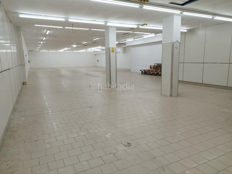 Foto 034ae155-61e2-4b90-b9c5-6c6bc583b03f. Alquiler local comercial gran local junto al centro!!! en Benicarló