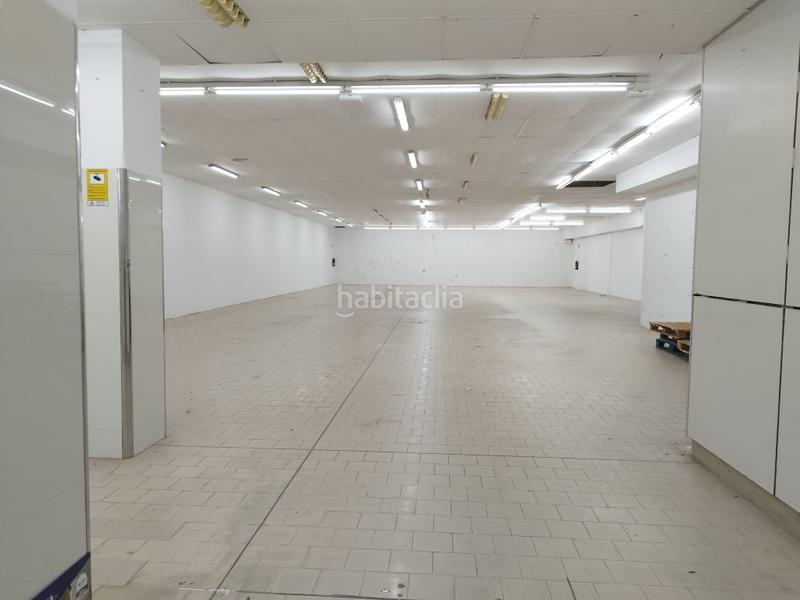 Foto 046e416f-df4a-4c03-95f5-6cda6a6d0042. Alquiler local comercial gran local junto al centro!!! en Benicarló