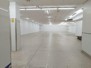 Lloguer Local Comercial  N/a. Gran local junto al centro!!!