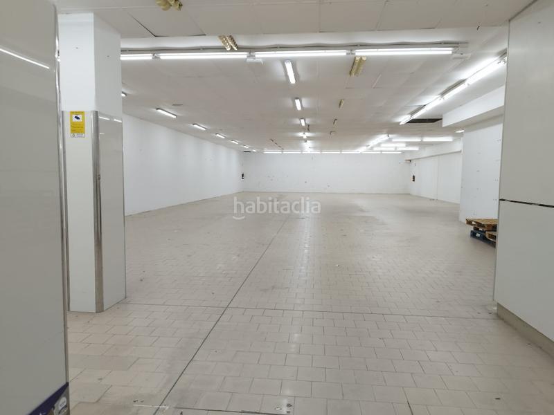 Foto 5546468b-c587-4534-bb7a-77eadc609e53. Alquiler local comercial gran local junto al centro!!! en Benicarló