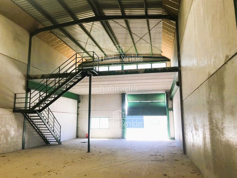 Foto 36b862b9-1d1d-420c-8a5c-f9920b7a4992. Industrial building in Yuncos