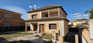 Maison à Ronda de los valles 21. Obra nueva única en griñón el arte del ladrillo toledano