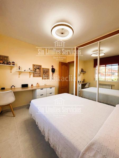 Foto 48d3bf7b-b8ef-48e4-920b-61959019e550. Casa chalet pareado con cuatro habitaciones en Serranillos del Valle