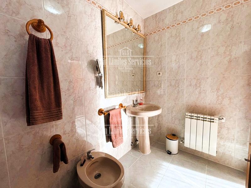 Foto 5adc9274-dbb5-4c6a-ae38-7b3e023b1c7f. Casa chalet pareado con cuatro habitaciones en Serranillos del Valle