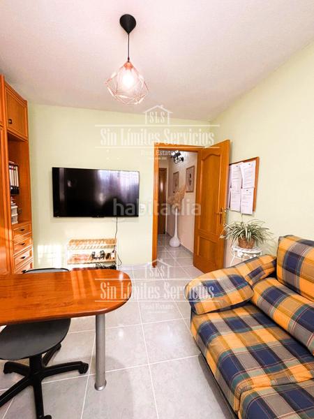 Foto 9a59183d-3a8d-418a-9253-8c3a97f05678. Casa chalet pareado con cuatro habitaciones en Serranillos del Valle