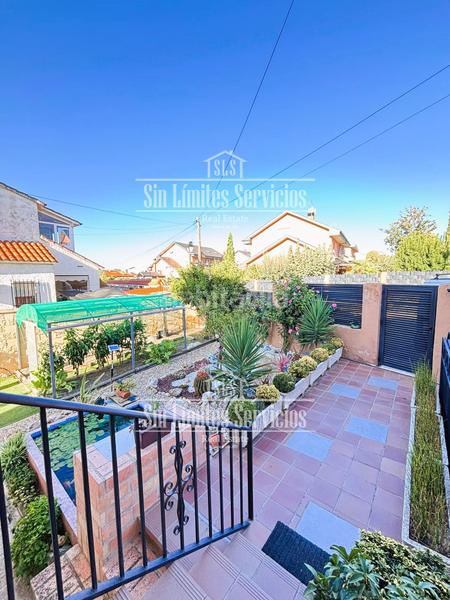 Foto b23c6b54-3a2e-430c-b0b2-f2500911fa69. Casa chalet pareado con cuatro habitaciones en Serranillos del Valle