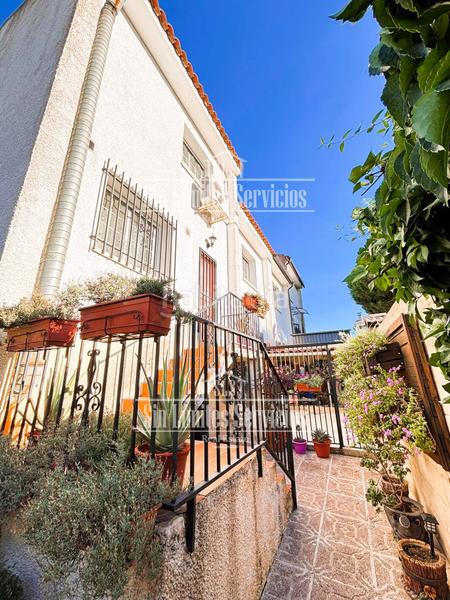 Foto f9af8643-4bc7-4ede-8cc1-cfe7a3ba8669. Casa chalet pareado con cuatro habitaciones en Serranillos del Valle