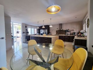 Casa en Torrejón de la Calzada. Sin límites servicios vende en exclusiva amplio chalet en el cas