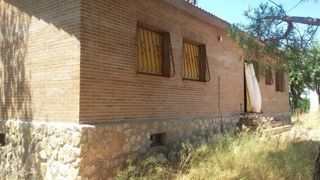 Casa a Escalona. Sin límites servicios vende en exclusiva chalet independiente en