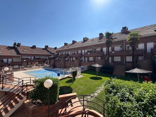 Duplex à Sevilla la Nueva. Dúplex en venta en la urbanización los rosales
