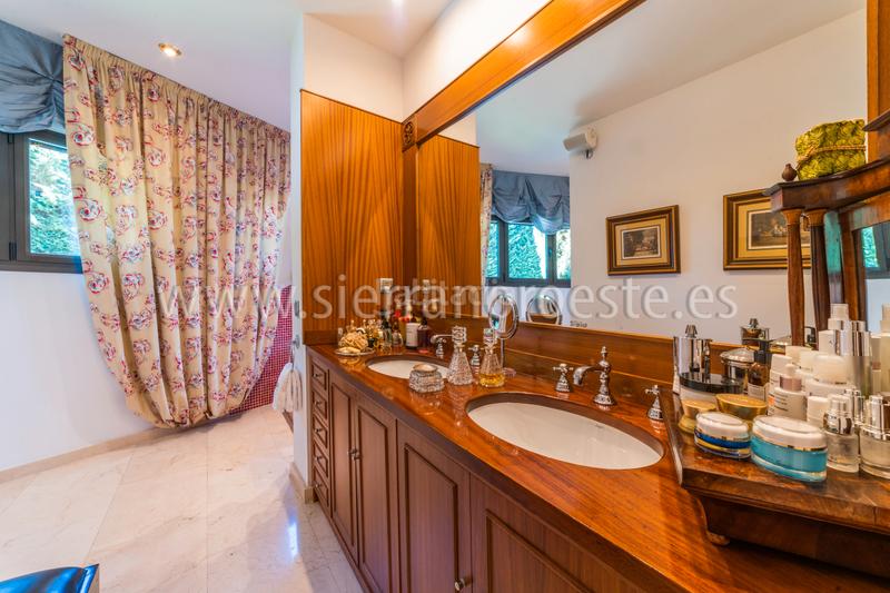 Foto 54ad1c50-3577-466f-a6ac-72669fd7d1c4. Chalet with fireplace heating parking pool in La Berzosilla Torrelodones