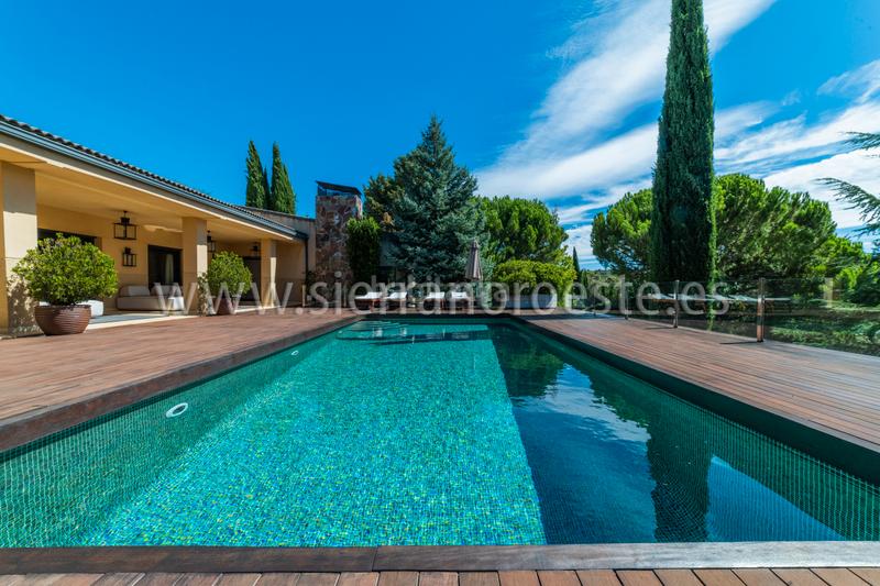 Foto 90acf2ee-6192-48b0-9680-f4adc03407fe. Chalet with fireplace heating parking pool in La Berzosilla Torrelodones