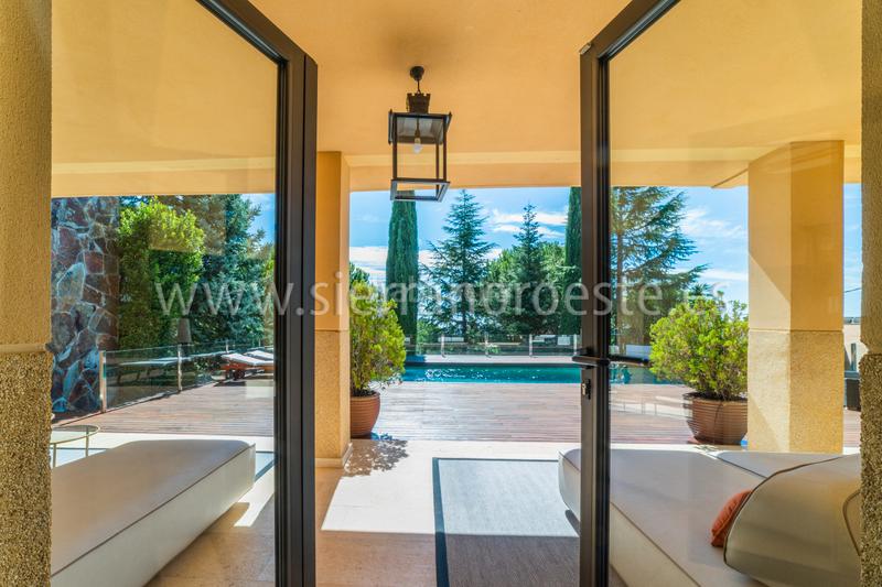 Foto b8acefce-9d18-4604-bc5a-6b51fd630100. Chalet with fireplace heating parking pool in La Berzosilla Torrelodones