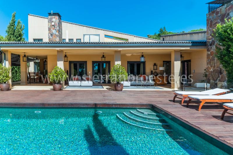 Foto bd33f3f4-4986-4485-ad6c-6b1ec75f0812. Chalet with fireplace heating parking pool in La Berzosilla Torrelodones