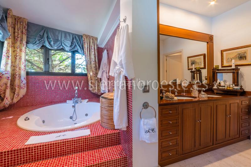 Foto dc14c1ca-39cd-47dd-a37b-ec0d03f56cca. Chalet with fireplace heating parking pool in La Berzosilla Torrelodones