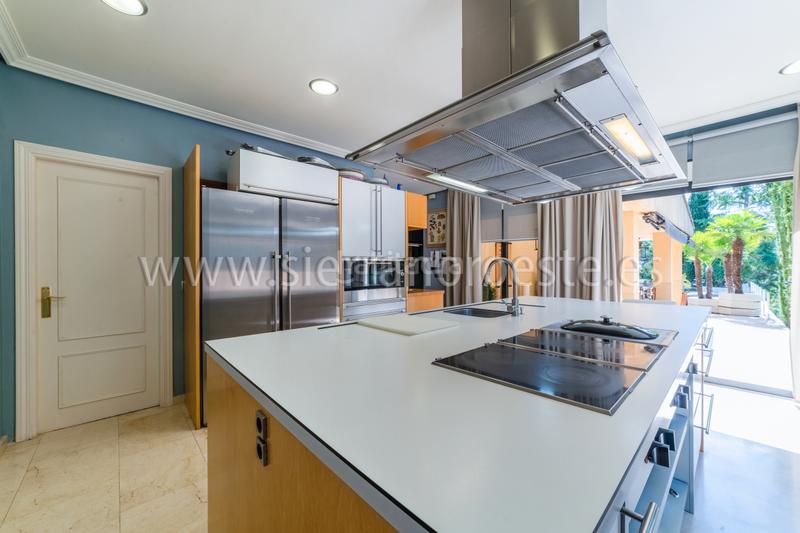 Foto e85b6512-523b-46ce-a7bd-7099d8de811e. Chalet with fireplace heating parking pool in La Berzosilla Torrelodones