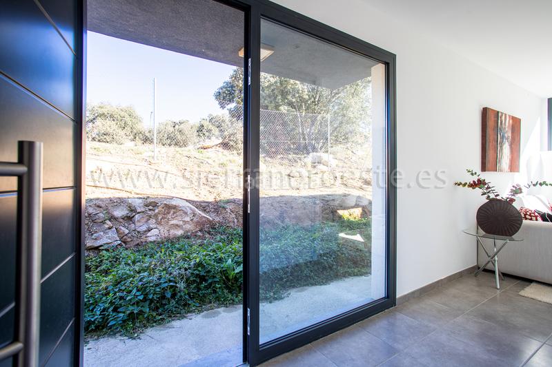 Foto 85b03a24-1368-43ba-9573-ccc6da0e09d4. Casa bifamiliare con riscaldamento parcheggio in Los Ángeles de San Rafael Espinar (El)