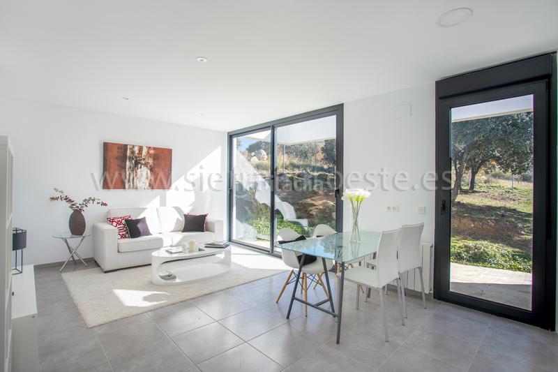 Foto c4c02983-886b-43e2-994c-76827ec73b76. Casa bifamiliare con riscaldamento parcheggio in Los Ángeles de San Rafael Espinar (El)
