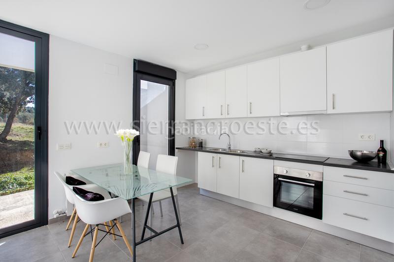 Foto e06a9603-4a25-4e78-9498-fae87174fdad. Casa bifamiliare con riscaldamento parcheggio in Los Ángeles de San Rafael Espinar (El)