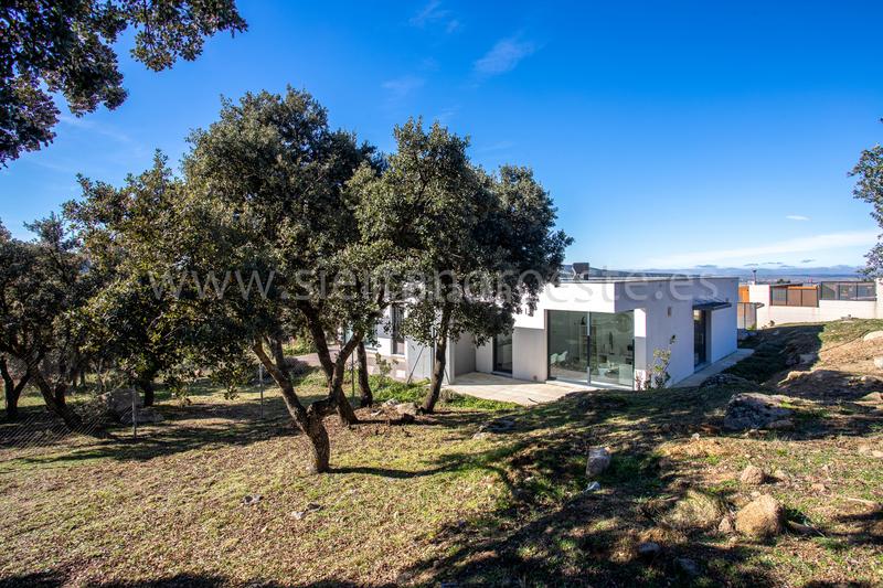 Foto f21260a5-0723-40d0-8cca-07564e12a577. Casa bifamiliare con riscaldamento parcheggio in Los Ángeles de San Rafael Espinar (El)