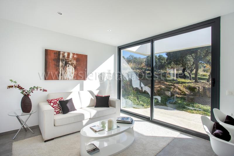 Foto f2bbfed0-8bfe-4e69-8b78-385b93d3508a. Casa bifamiliare con riscaldamento parcheggio in Los Ángeles de San Rafael Espinar (El)