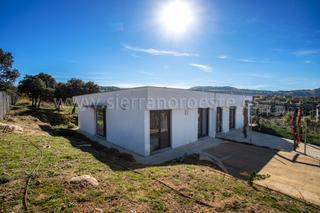 Casa aparellada a Los Ángeles de San Rafael. Pareado con encanto de 3 dormitorios