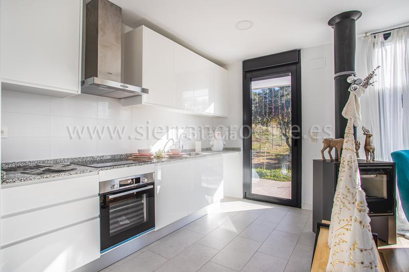 Foto f9687583-c161-4645-baf5-890abf224134. Maison jumelée avec chauffage parking dans Los Ángeles de San Rafael Espinar (El)