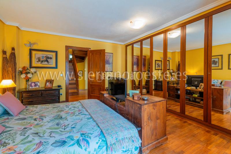 Foto 11ec2c8a-0398-4f92-aca3-e87f49663e68. Casa bifamiliare con camino riscaldamento parcheggio piscina in Rozas de Madrid (Las)