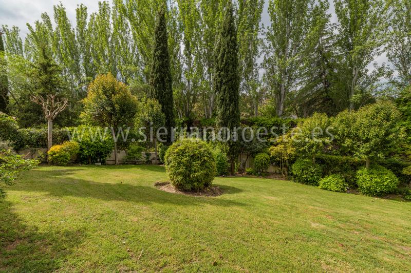 Foto 1dee042c-73da-42f4-94a1-ce58d4ecb1c4. Casa bifamiliare con camino riscaldamento parcheggio piscina in Rozas de Madrid (Las)