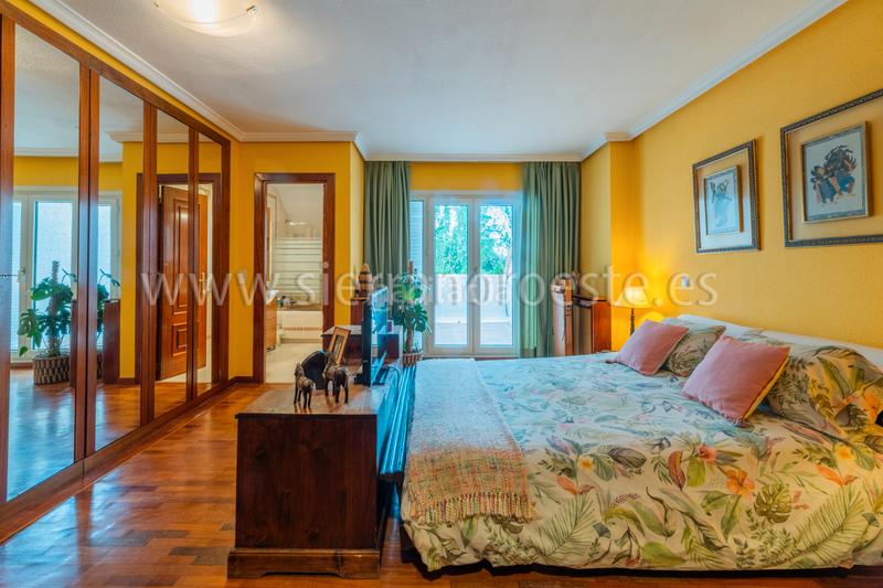 Foto 390b5479-7468-47ff-8ef2-3eb139b2d00e. Casa bifamiliare con camino riscaldamento parcheggio piscina in Rozas de Madrid (Las)