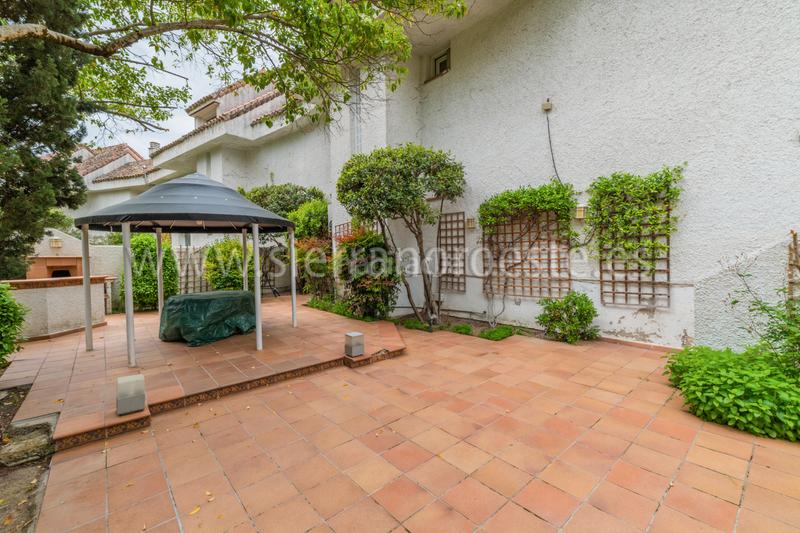 Foto 54bc2d5e-1405-4590-b2d9-bb45daae6289. Casa bifamiliare con camino riscaldamento parcheggio piscina in Rozas de Madrid (Las)