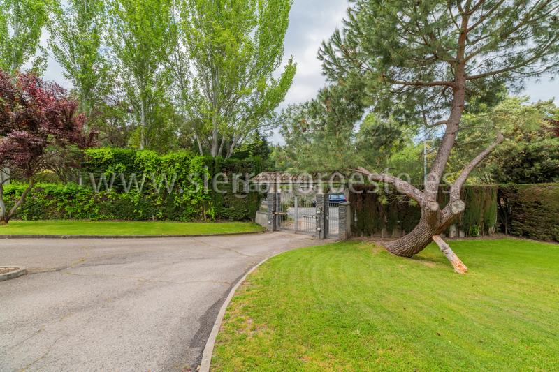 Foto 80db905b-3211-421c-a18f-dc2b6c7c74d3. Casa bifamiliare con camino riscaldamento parcheggio piscina in Rozas de Madrid (Las)