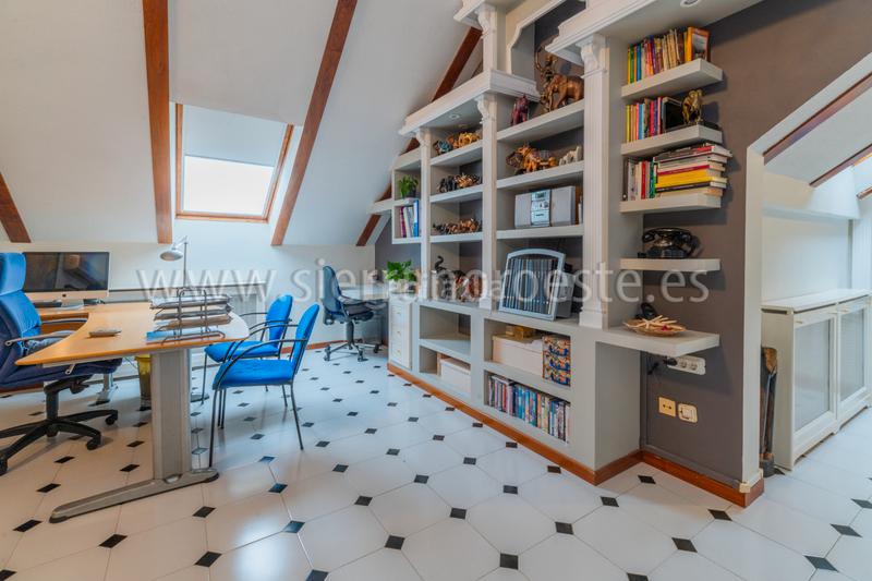 Foto 84020b2c-9c54-4c7b-b1d6-2fed5cab72ad. Casa bifamiliare con camino riscaldamento parcheggio piscina in Rozas de Madrid (Las)