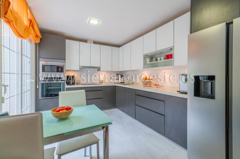 Foto 8b150d88-5c46-4b1d-8365-c19b3ba03e91. Casa bifamiliare con camino riscaldamento parcheggio piscina in Rozas de Madrid (Las)