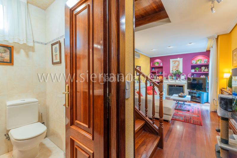 Foto 8b259a0a-2b63-4d86-a6fa-984c462394fd. Casa bifamiliare con camino riscaldamento parcheggio piscina in Rozas de Madrid (Las)