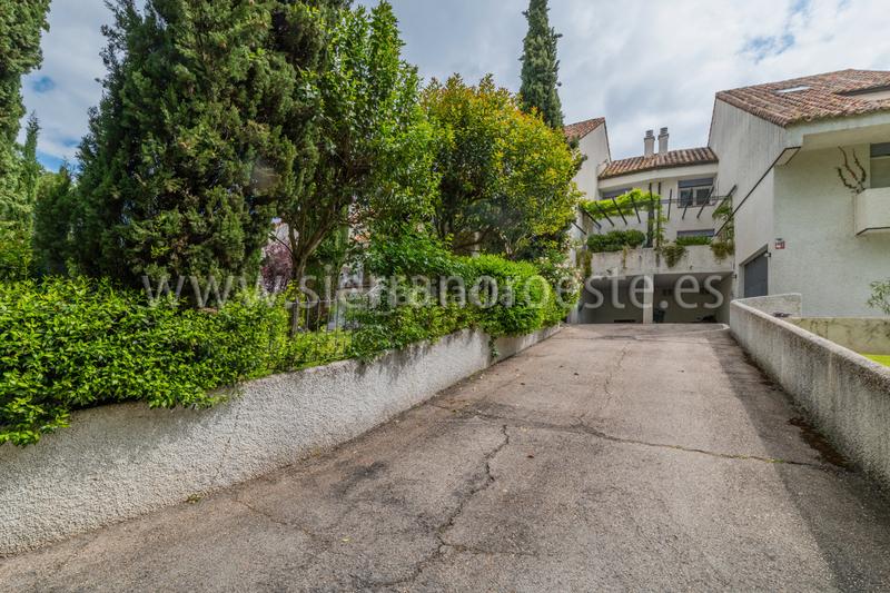 Foto a49049b3-cf05-463d-989a-41a5b061198a. Casa bifamiliare con camino riscaldamento parcheggio piscina in Rozas de Madrid (Las)