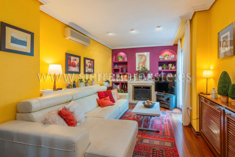 Foto cf79905f-9c96-4358-972a-c4539d5ea8bb. Casa bifamiliare con camino riscaldamento parcheggio piscina in Rozas de Madrid (Las)