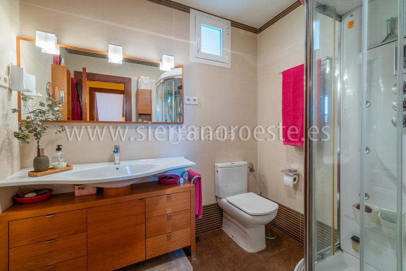 Foto d69d333d-2bf2-4753-92cc-9d2475a7be3d. Casa bifamiliare con camino riscaldamento parcheggio piscina in Rozas de Madrid (Las)