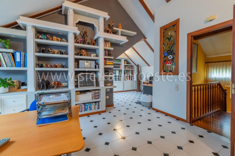 Foto d6b857fd-7ca6-498d-b5d2-936cdee4aa95. Casa bifamiliare con camino riscaldamento parcheggio piscina in Rozas de Madrid (Las)