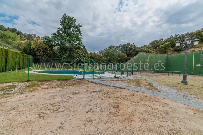 Foto dd9468fa-9df2-44e3-8620-8fccee4293df. Casa bifamiliare con camino riscaldamento parcheggio piscina in Rozas de Madrid (Las)