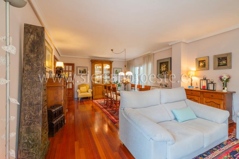 Foto dffc3fa1-7ddc-4603-af38-6f34b15fbd5d. Casa bifamiliare con camino riscaldamento parcheggio piscina in Rozas de Madrid (Las)